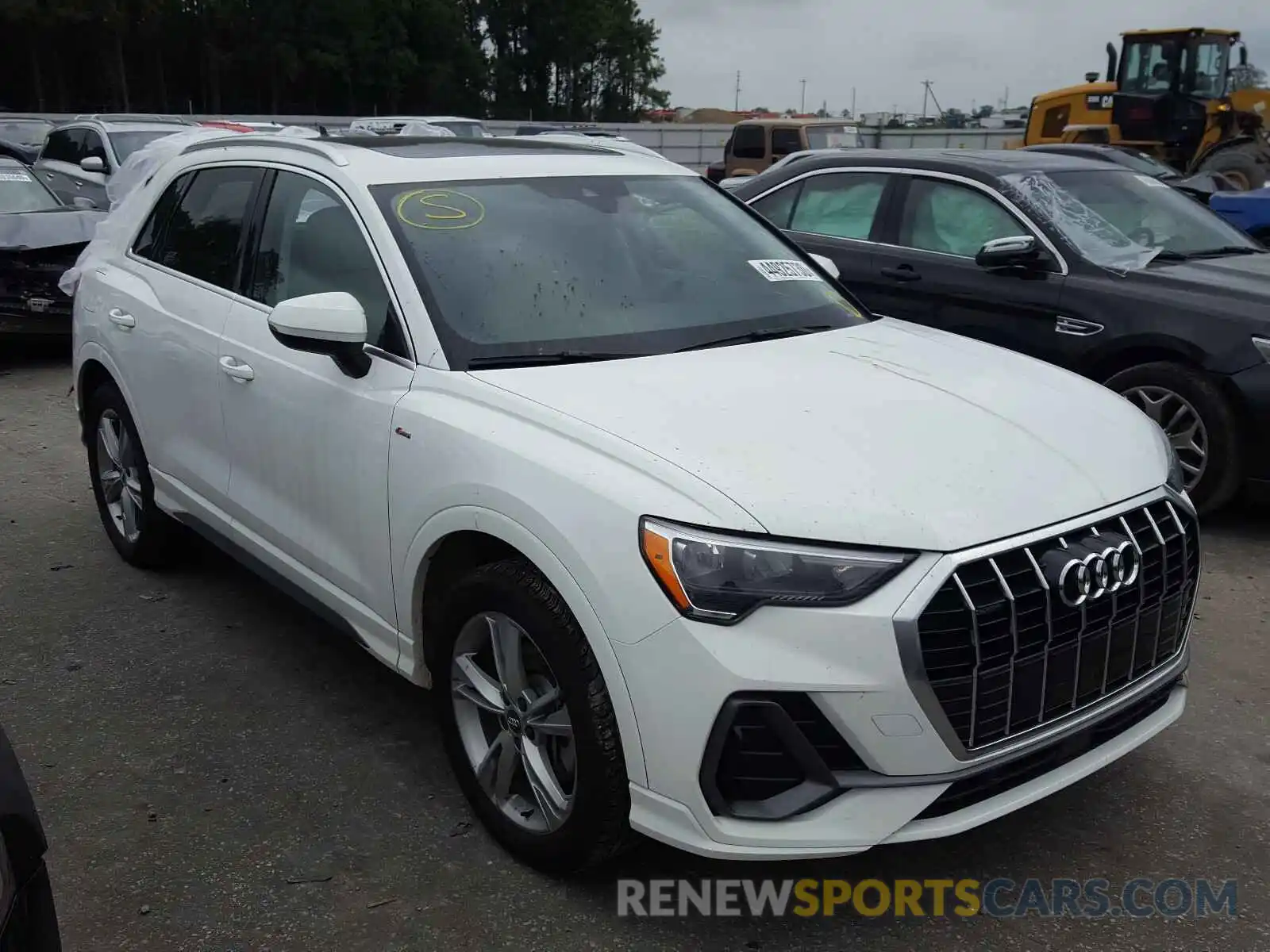 1 Photograph of a damaged car WA1DECF33L1014747 AUDI Q3 2020