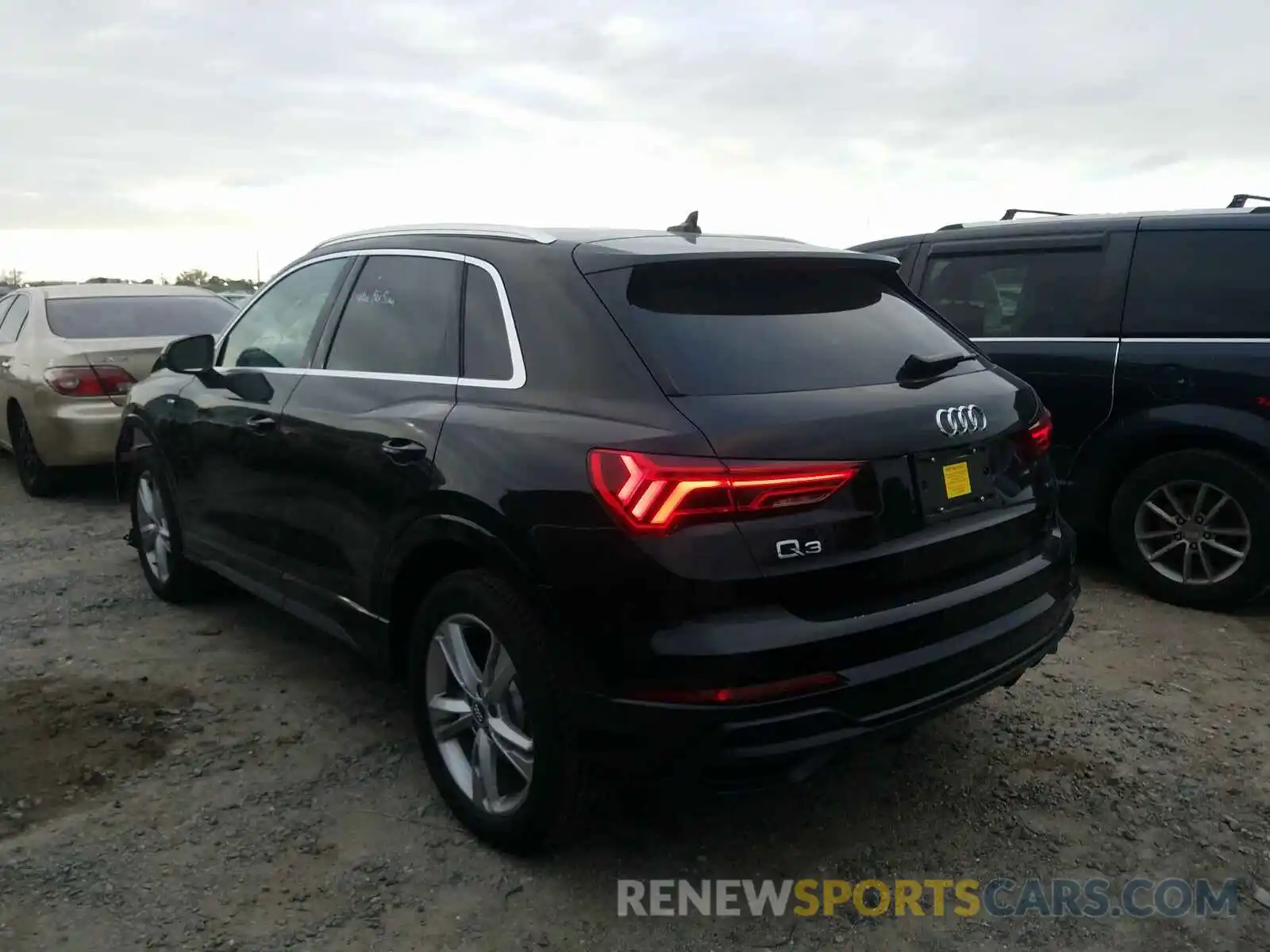 3 Photograph of a damaged car WA1DECF33L1087102 AUDI Q3 2020