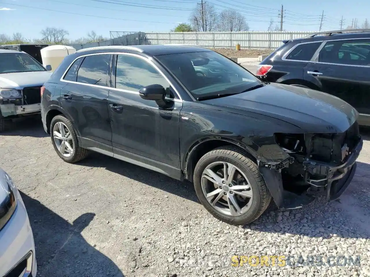 4 Photograph of a damaged car WA1DECF37L1083652 AUDI Q3 2020