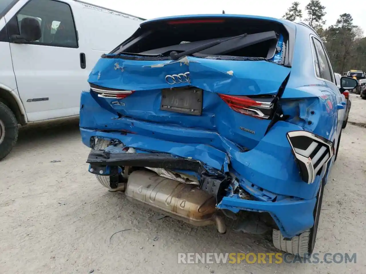 9 Photograph of a damaged car WA1DECF38L1043337 AUDI Q3 2020