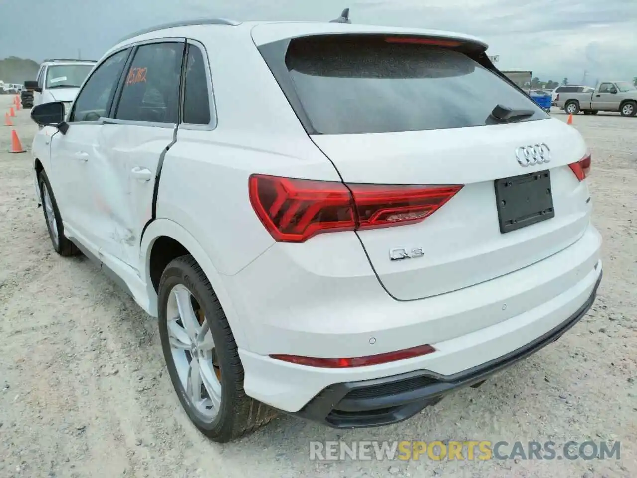 3 Photograph of a damaged car WA1DECF38L1048280 AUDI Q3 2020