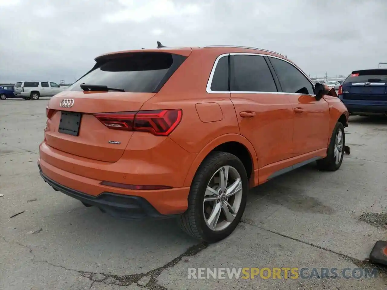 4 Photograph of a damaged car WA1DECF38L1076113 AUDI Q3 2020