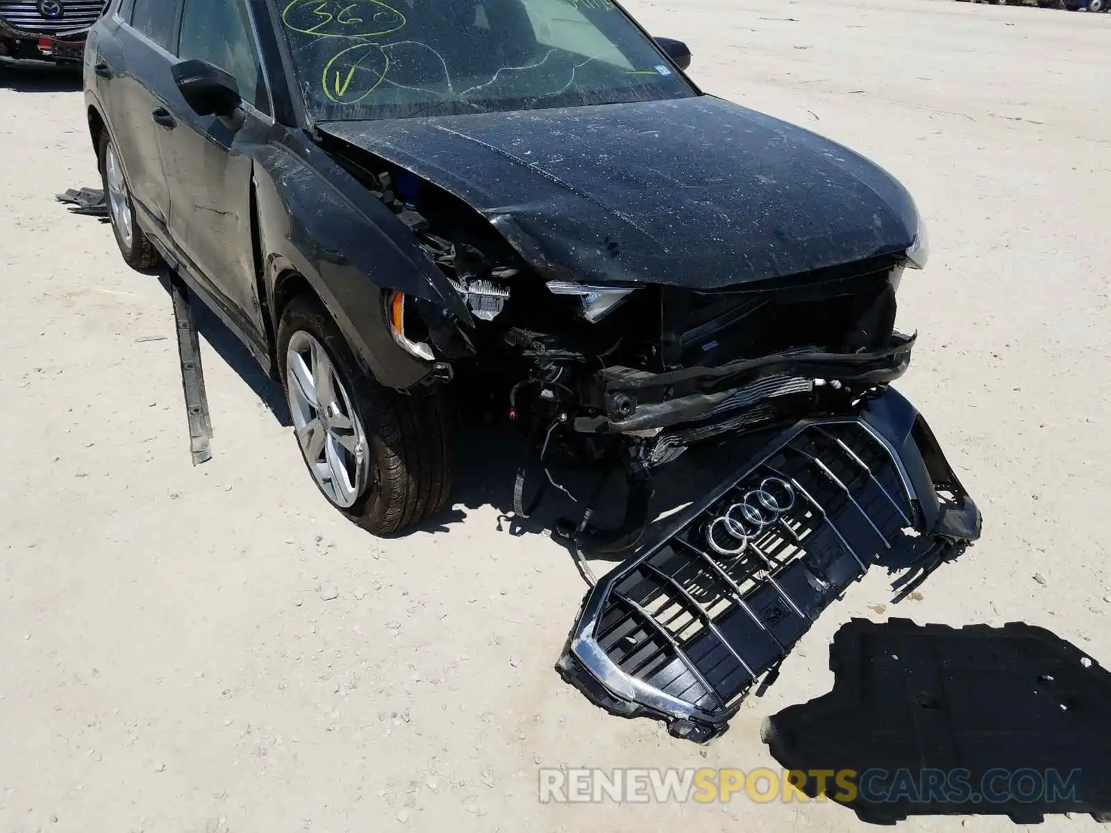 9 Photograph of a damaged car WA1DECF38L1091128 AUDI Q3 2020