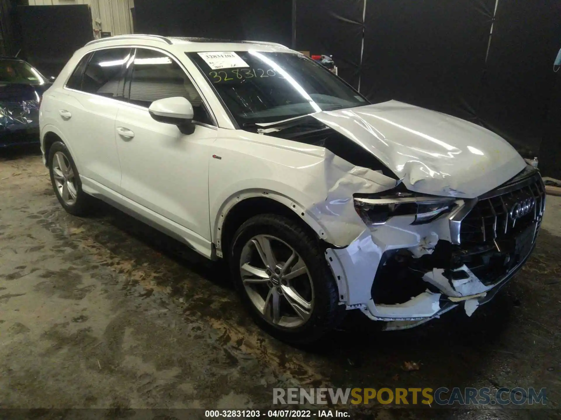 1 Photograph of a damaged car WA1DECF38L1119901 AUDI Q3 2020