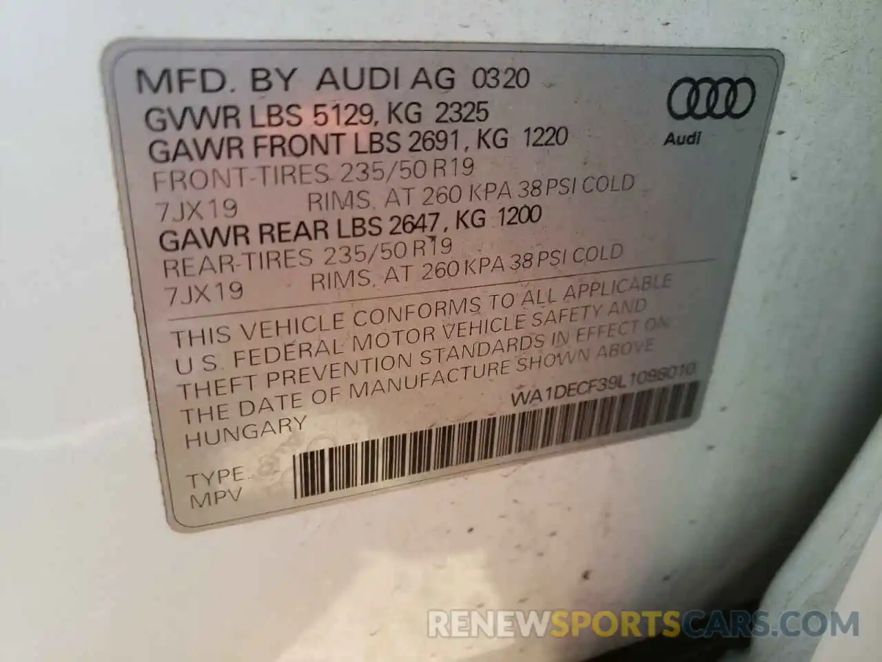 10 Photograph of a damaged car WA1DECF39L1098010 AUDI Q3 2020