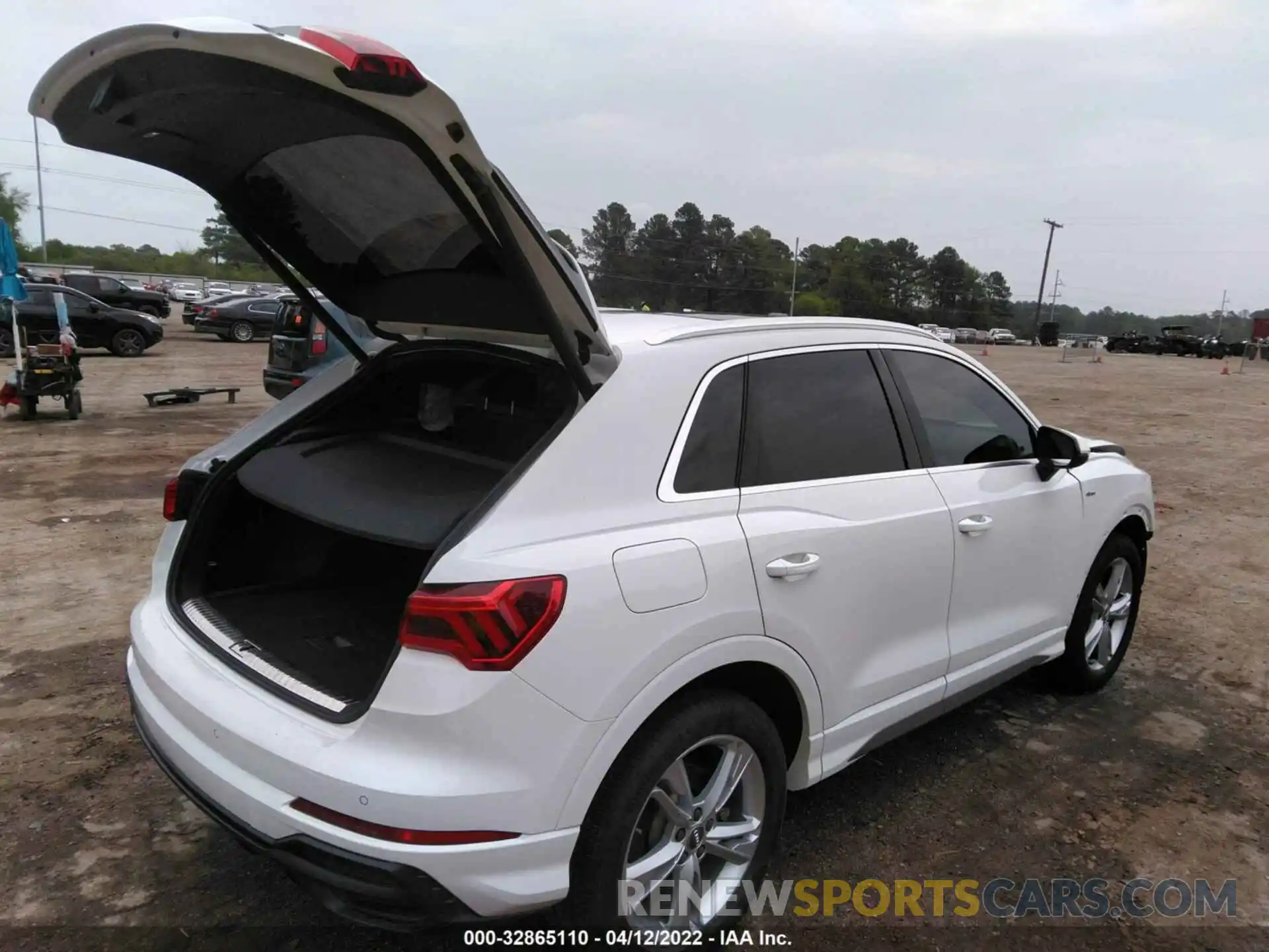 4 Фотография поврежденного автомобиля WA1EECF30L1048049 AUDI Q3 2020