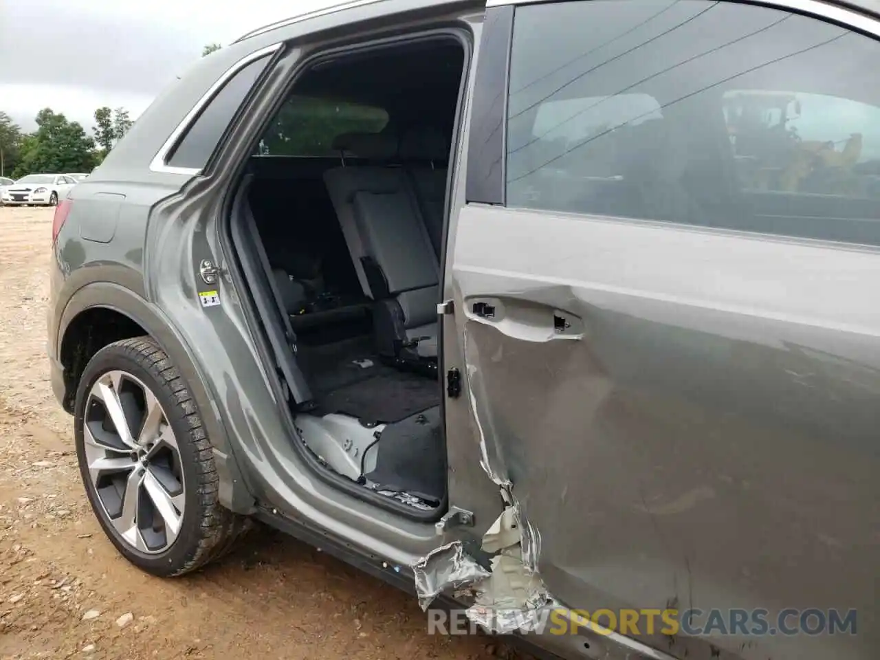 9 Photograph of a damaged car WA1EECF30L1085232 AUDI Q3 2020