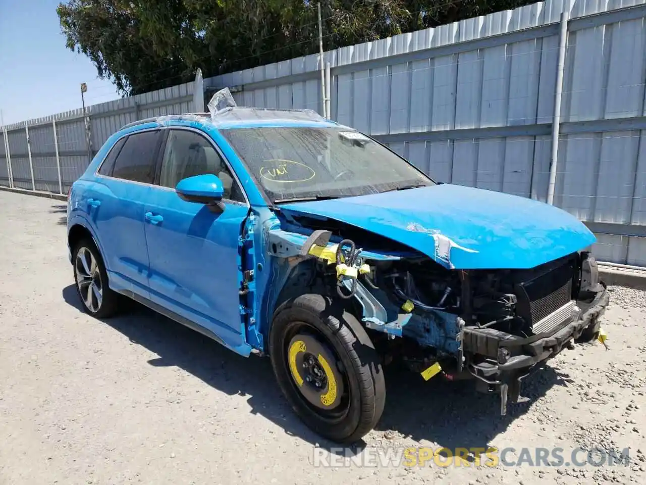 1 Photograph of a damaged car WA1EECF31L1032099 AUDI Q3 2020