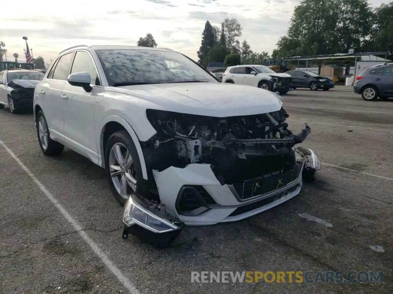 1 Photograph of a damaged car WA1EECF32L1010662 AUDI Q3 2020