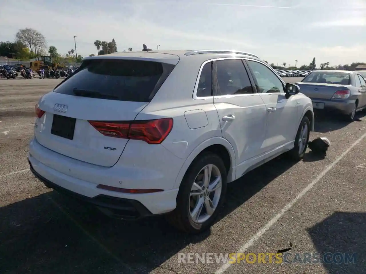 4 Photograph of a damaged car WA1EECF32L1010662 AUDI Q3 2020