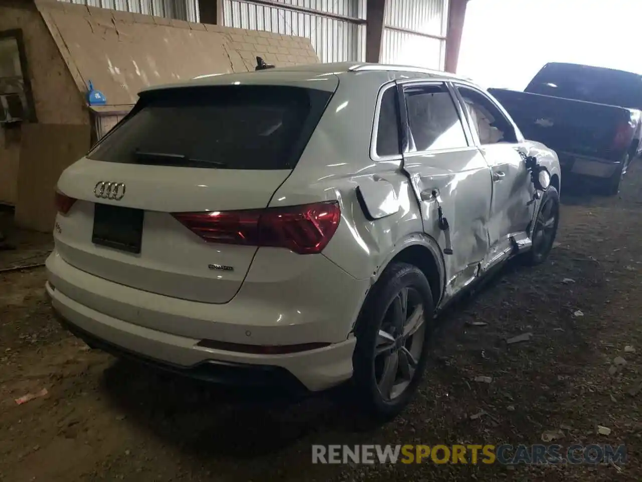 4 Photograph of a damaged car WA1EECF32L1013335 AUDI Q3 2020