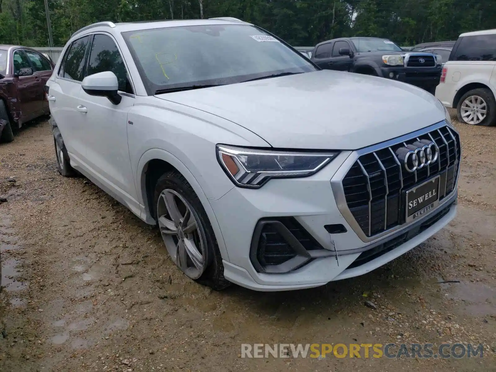 1 Photograph of a damaged car WA1EECF32L1020284 AUDI Q3 2020