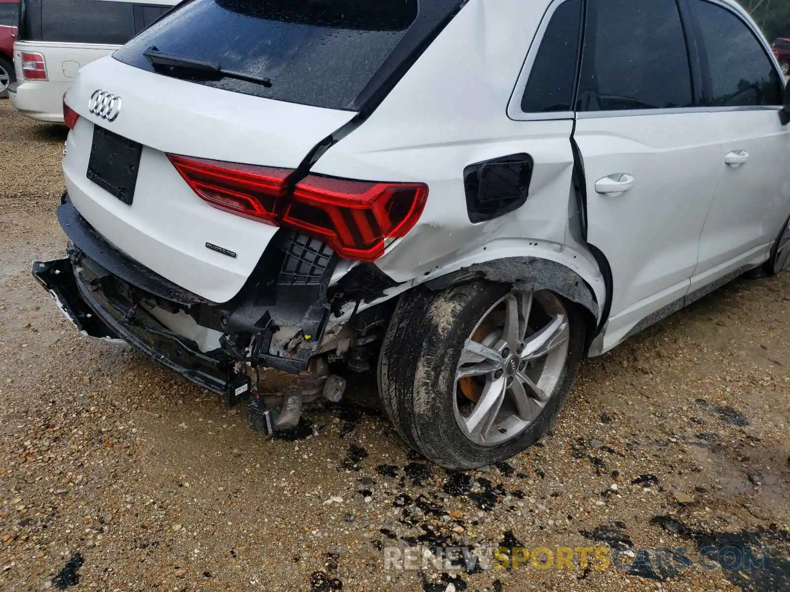 9 Photograph of a damaged car WA1EECF32L1020284 AUDI Q3 2020