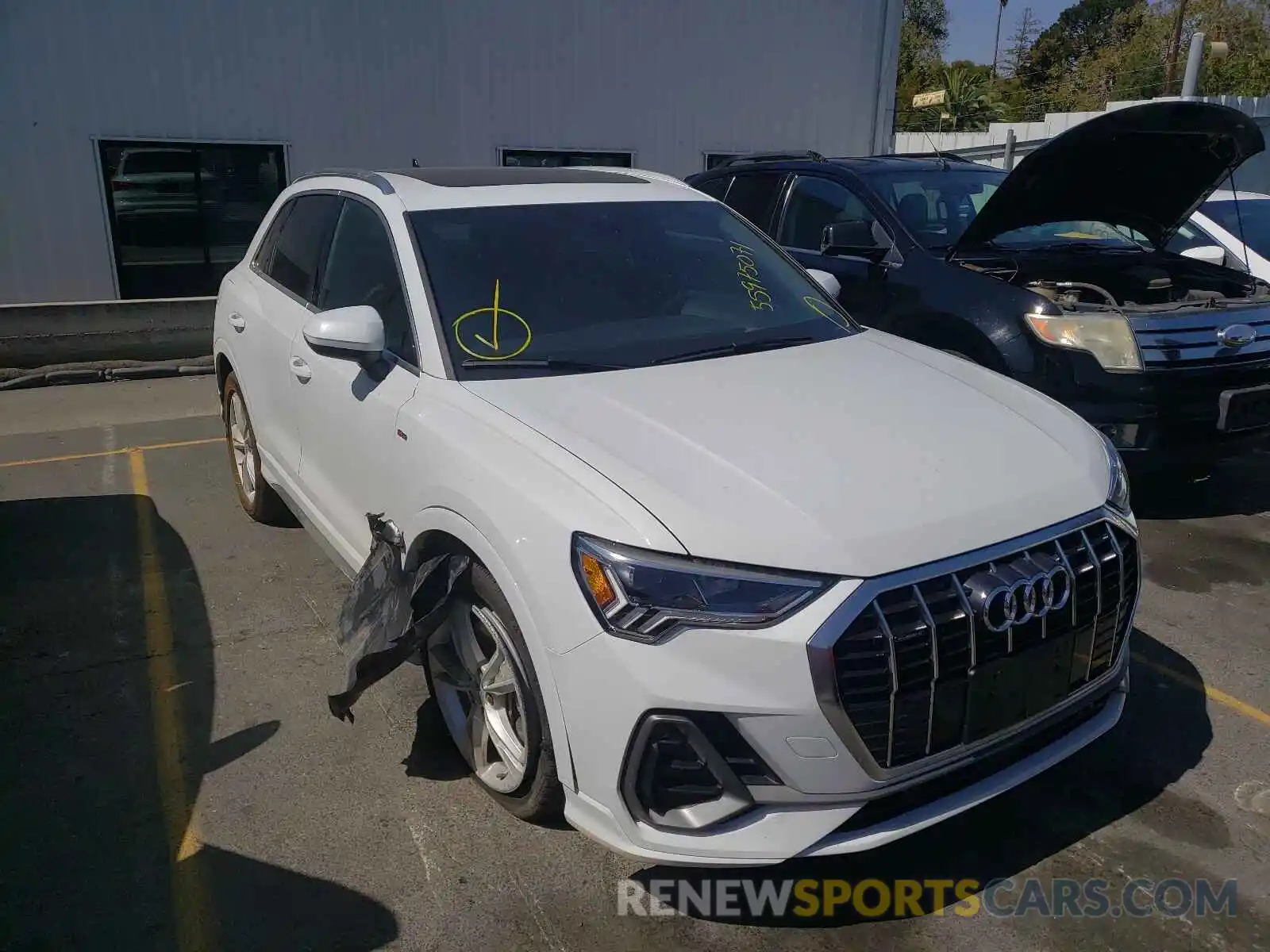 1 Photograph of a damaged car WA1EECF32L1047579 AUDI Q3 2020