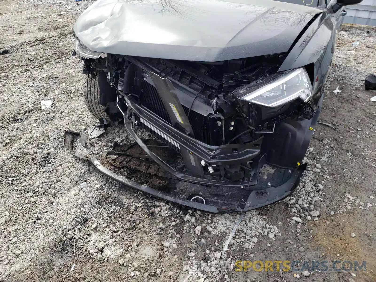 9 Photograph of a damaged car WA1EECF34L1094872 AUDI Q3 2020