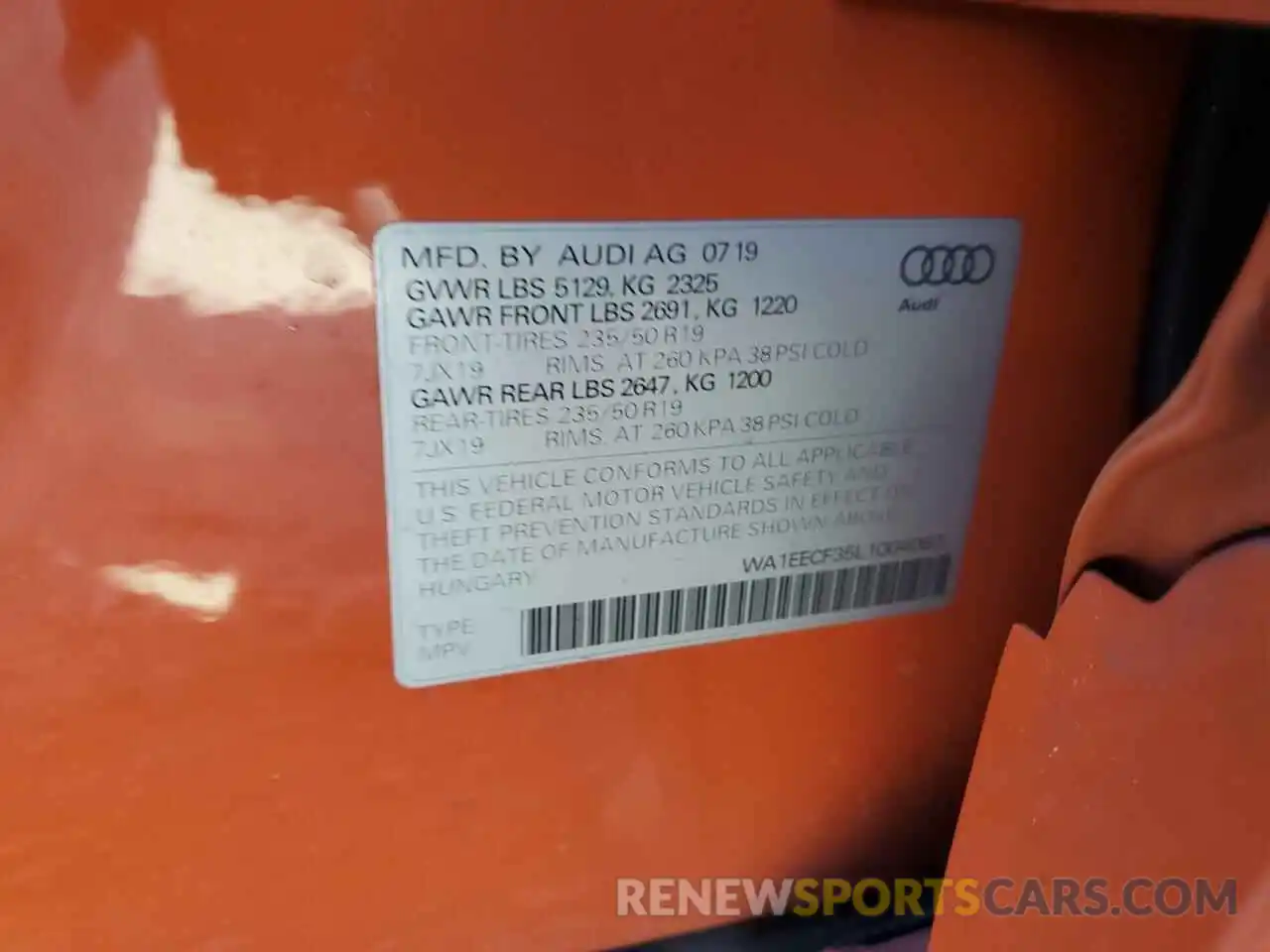 13 Photograph of a damaged car WA1EECF35L1004063 AUDI Q3 2020