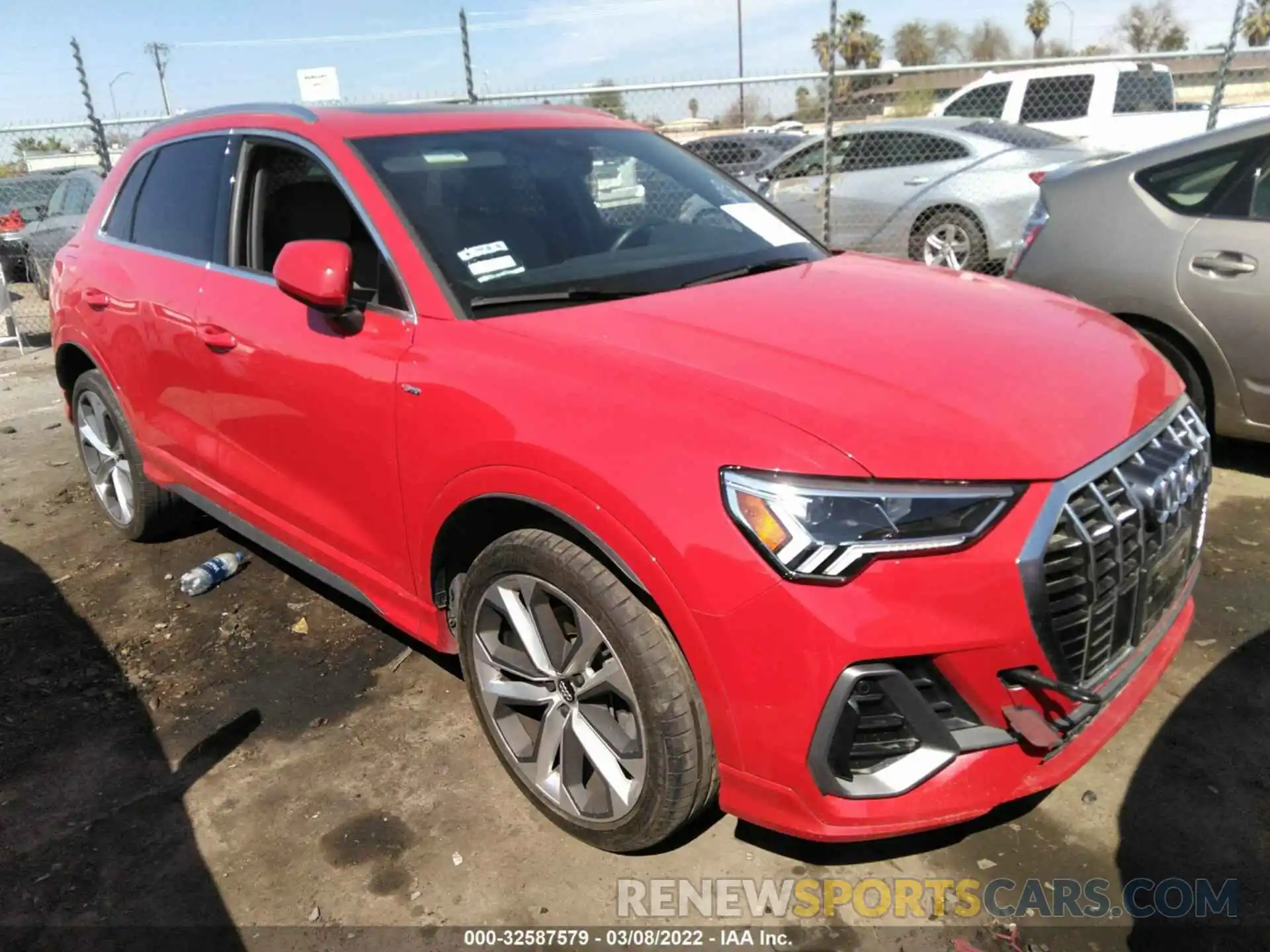 1 Photograph of a damaged car WA1EECF35L1113204 AUDI Q3 2020