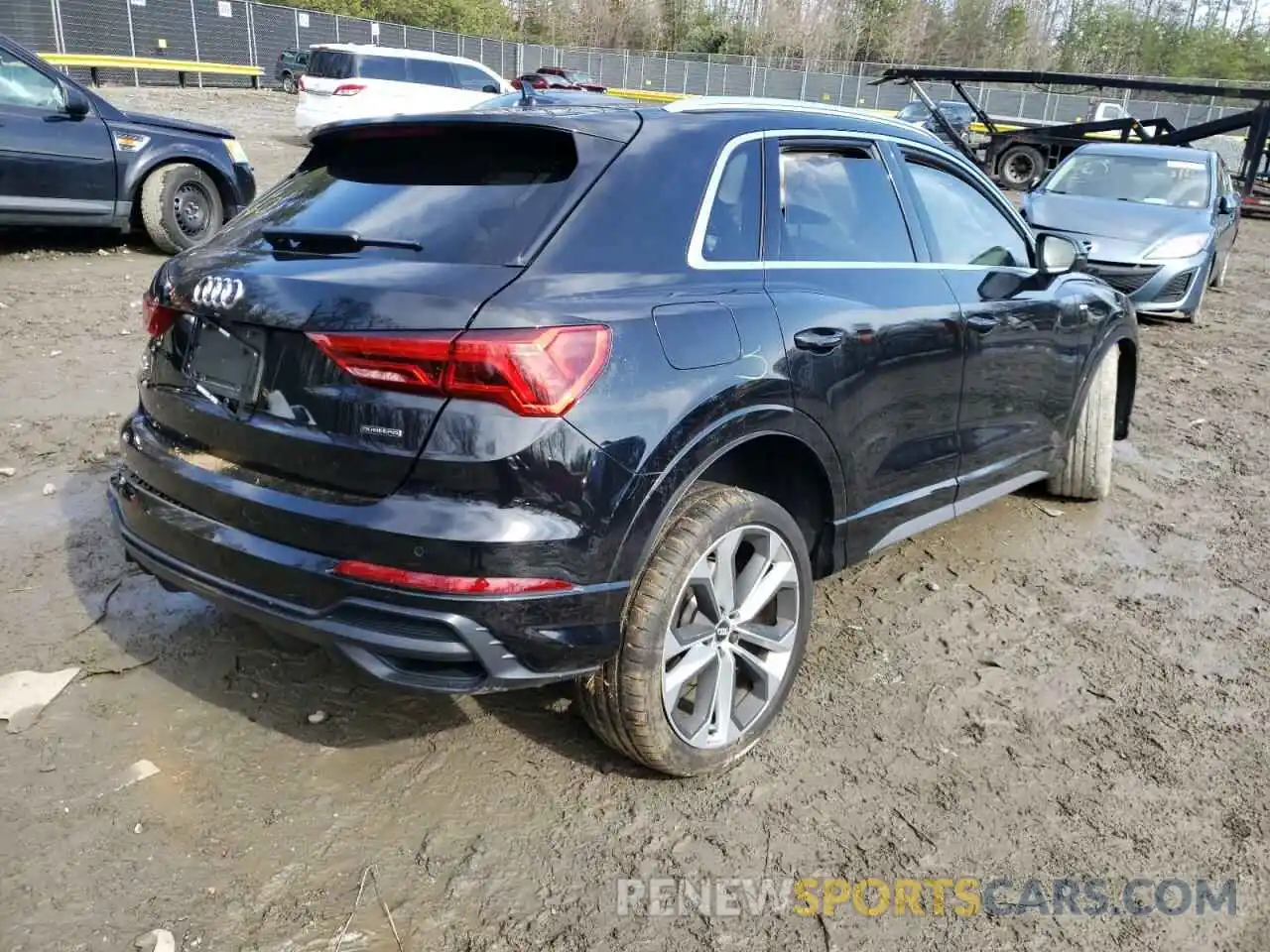 4 Photograph of a damaged car WA1EECF36L1078009 AUDI Q3 2020