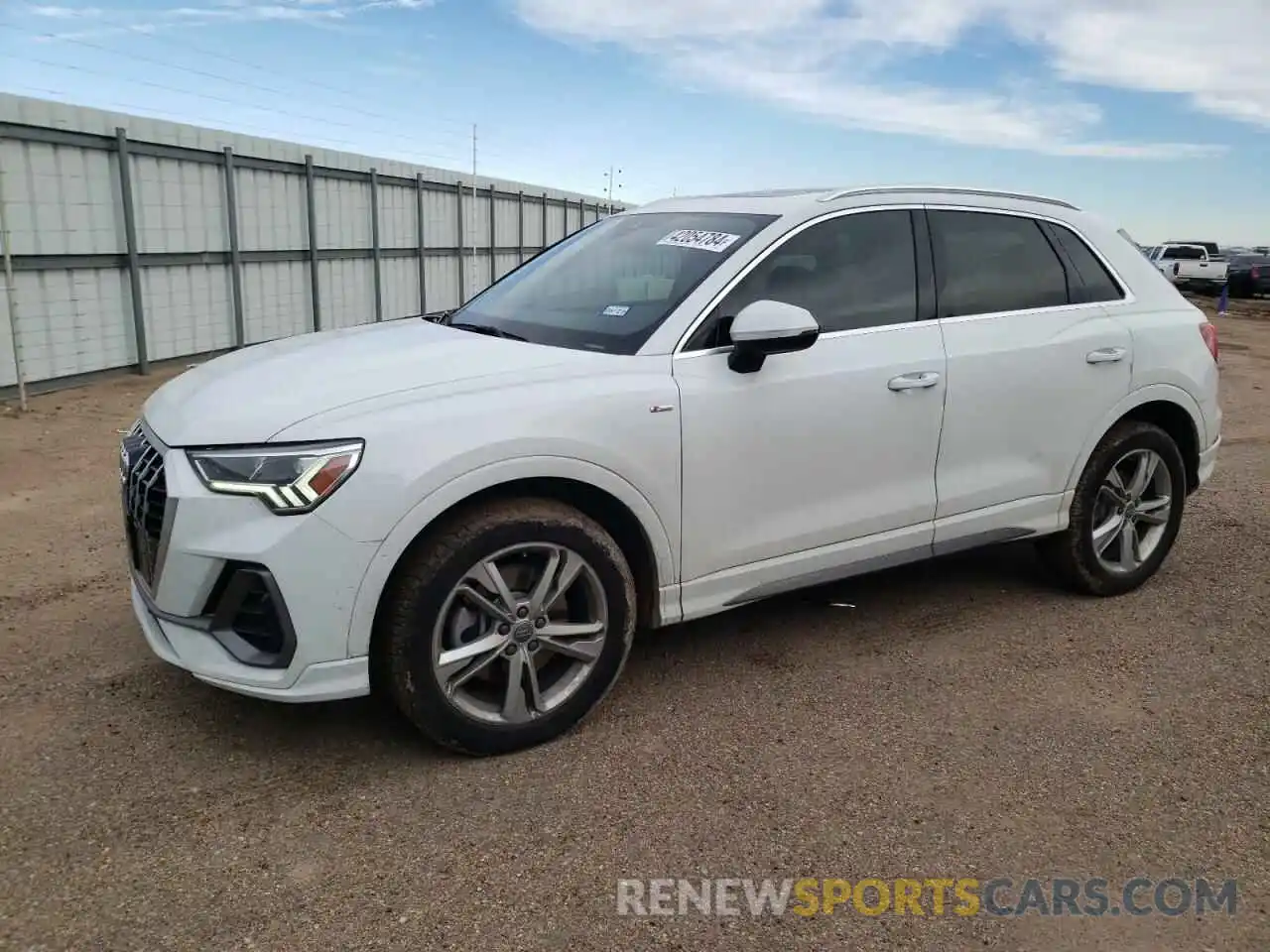 1 Photograph of a damaged car WA1EECF36L1090659 AUDI Q3 2020