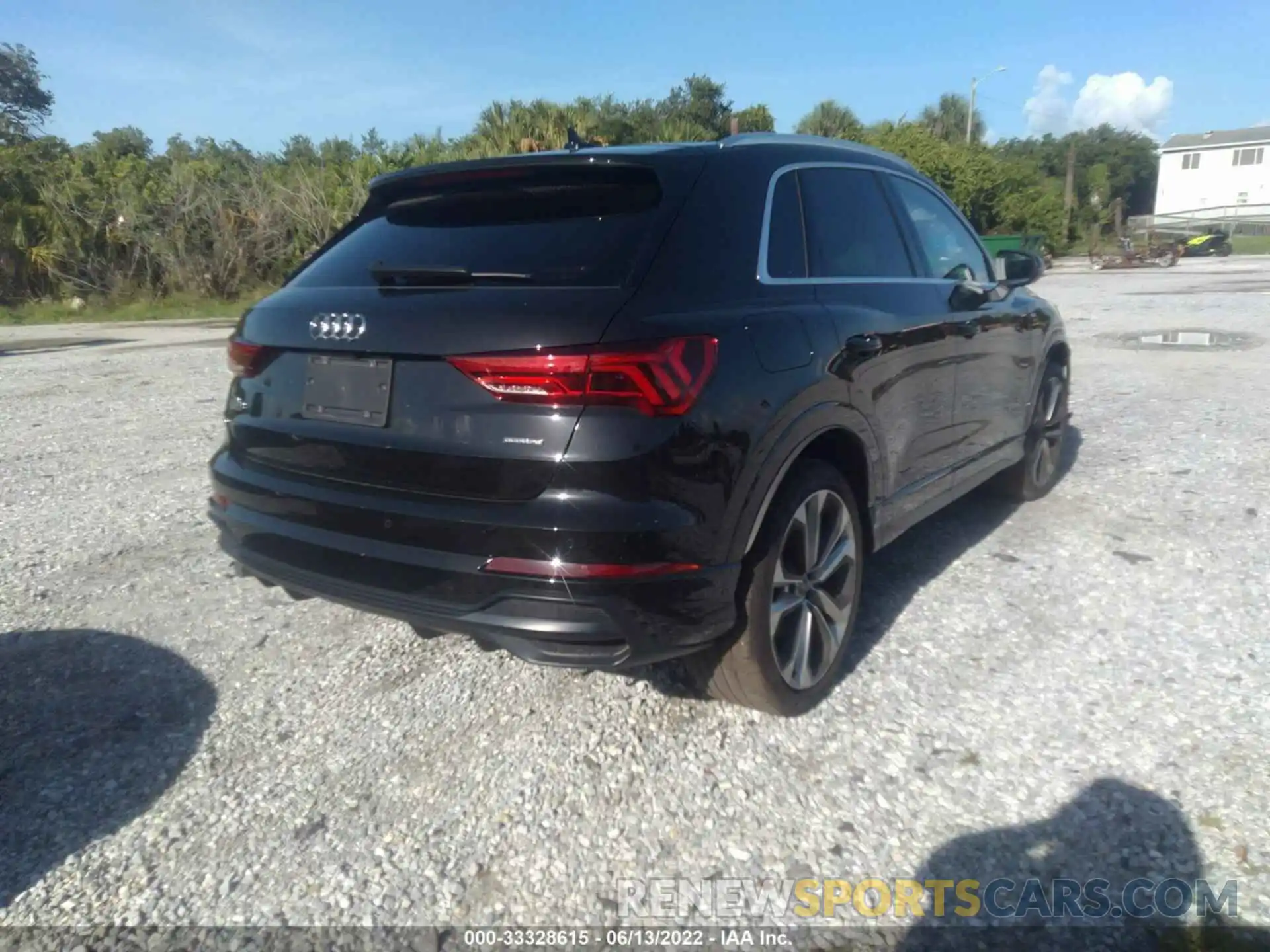 4 Photograph of a damaged car WA1EECF36L1111610 AUDI Q3 2020