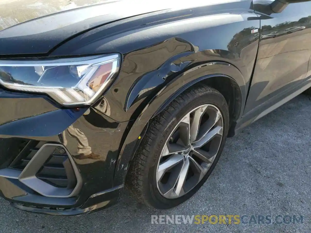 9 Photograph of a damaged car WA1EECF37L1020863 AUDI Q3 2020