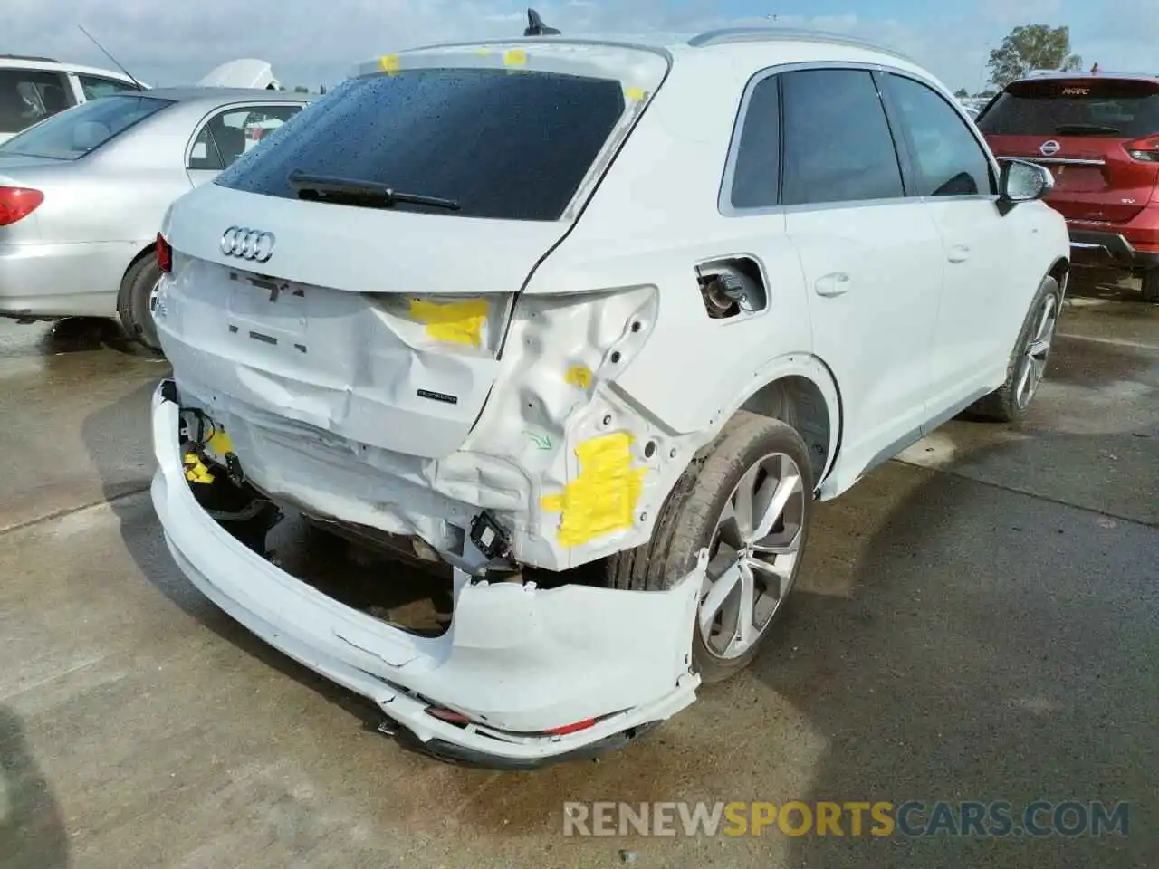 4 Photograph of a damaged car WA1EECF37L1029689 AUDI Q3 2020