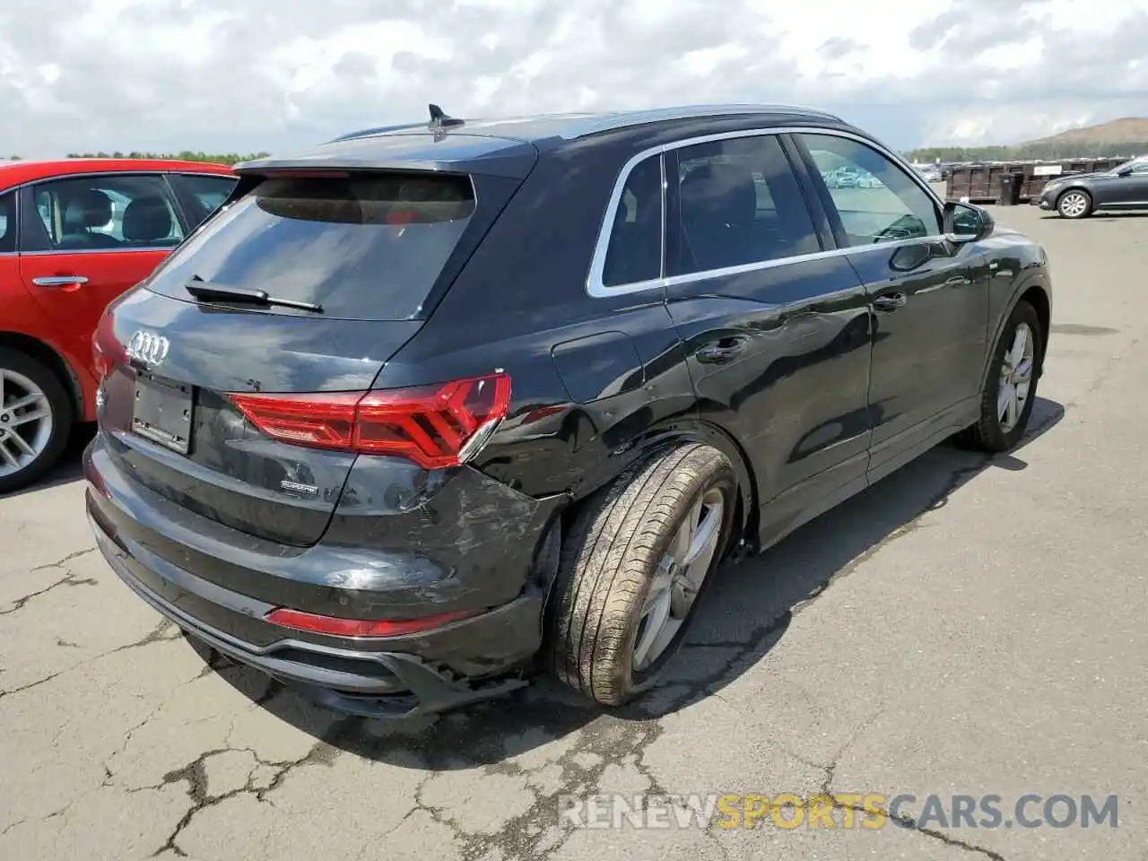 4 Photograph of a damaged car WA1EECF38L1034304 AUDI Q3 2020