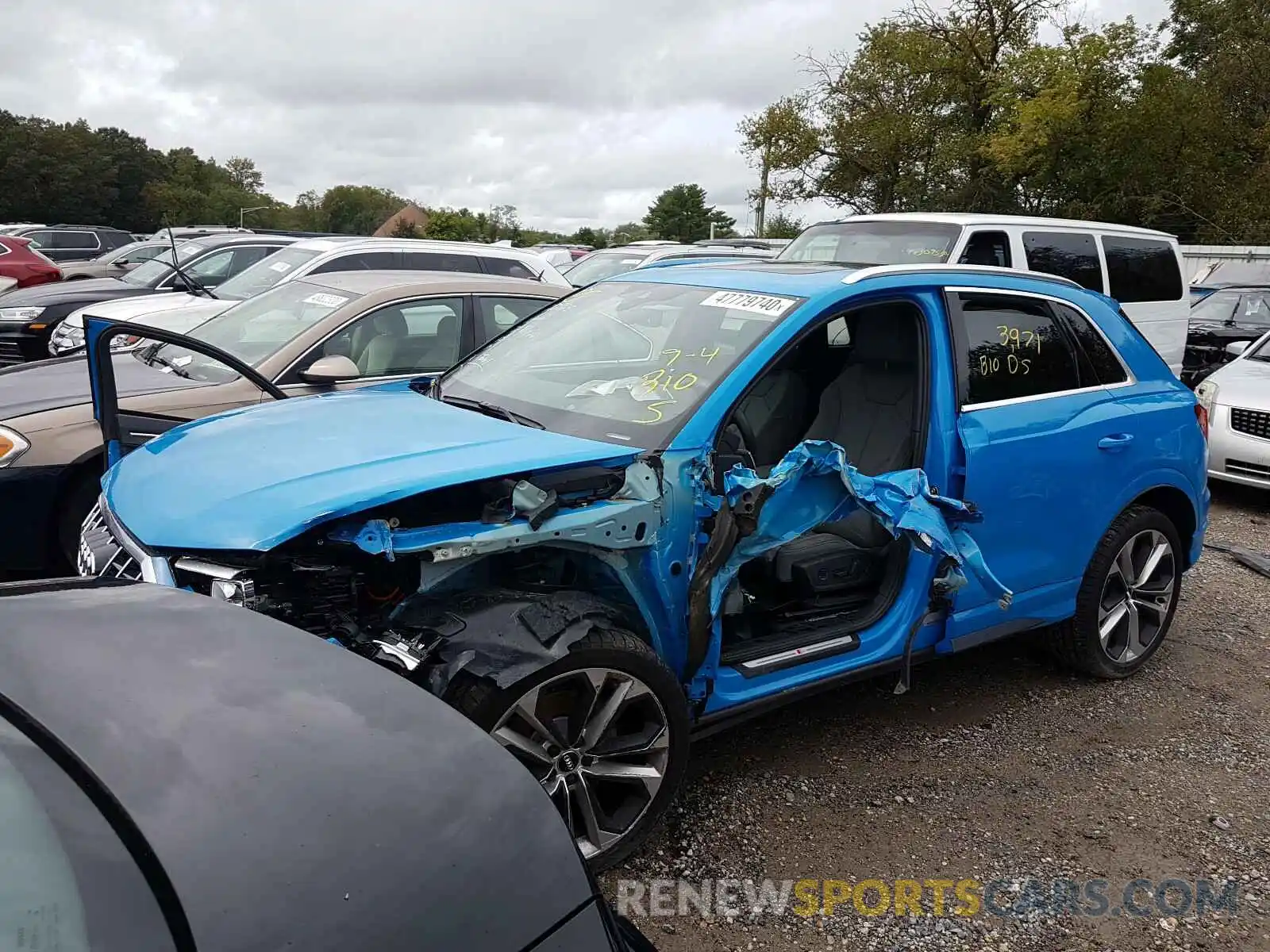 2 Photograph of a damaged car WA1EECF39L1015261 AUDI Q3 2020