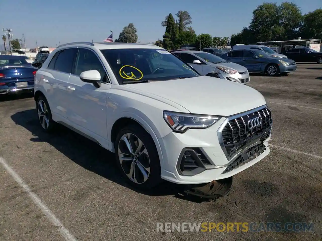 1 Photograph of a damaged car WA1EECF39L1022484 AUDI Q3 2020