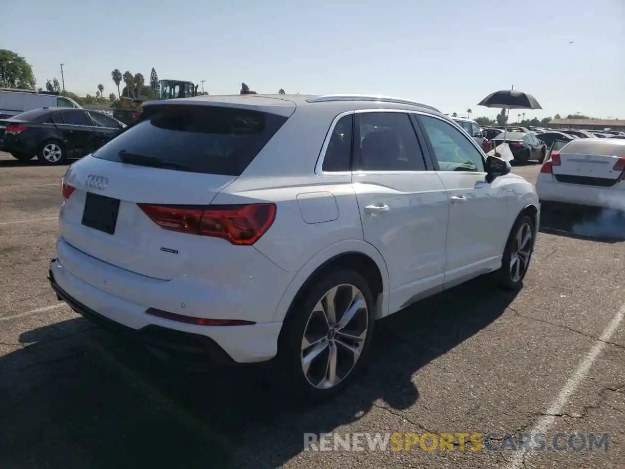 4 Photograph of a damaged car WA1EECF39L1022484 AUDI Q3 2020