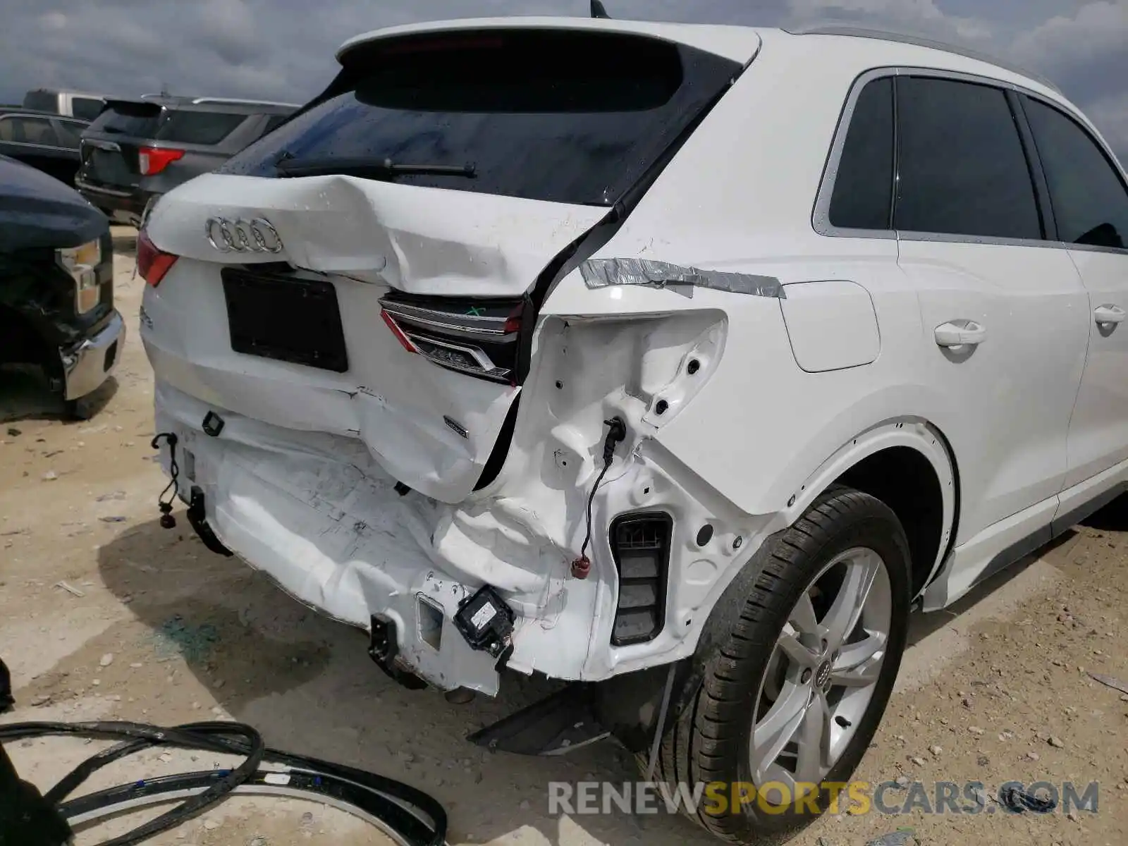 9 Photograph of a damaged car WA1EECF3XL1104658 AUDI Q3 2020