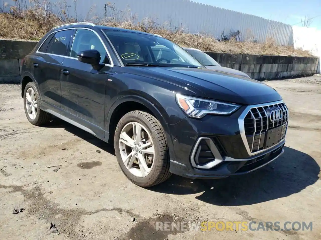 1 Photograph of a damaged car WA1FECF32L1007555 AUDI Q3 2020