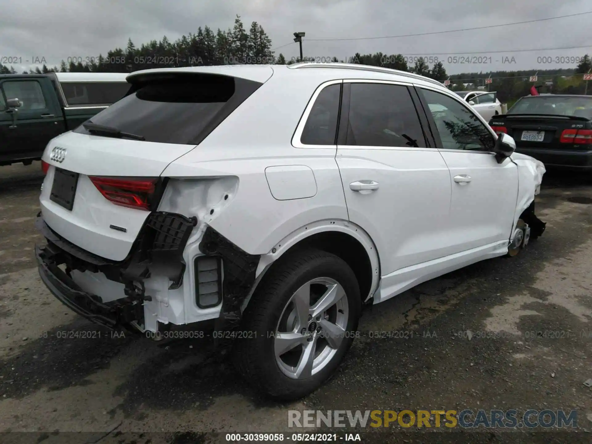 4 Photograph of a damaged car WA1AUCF30M1097206 AUDI Q3 2021