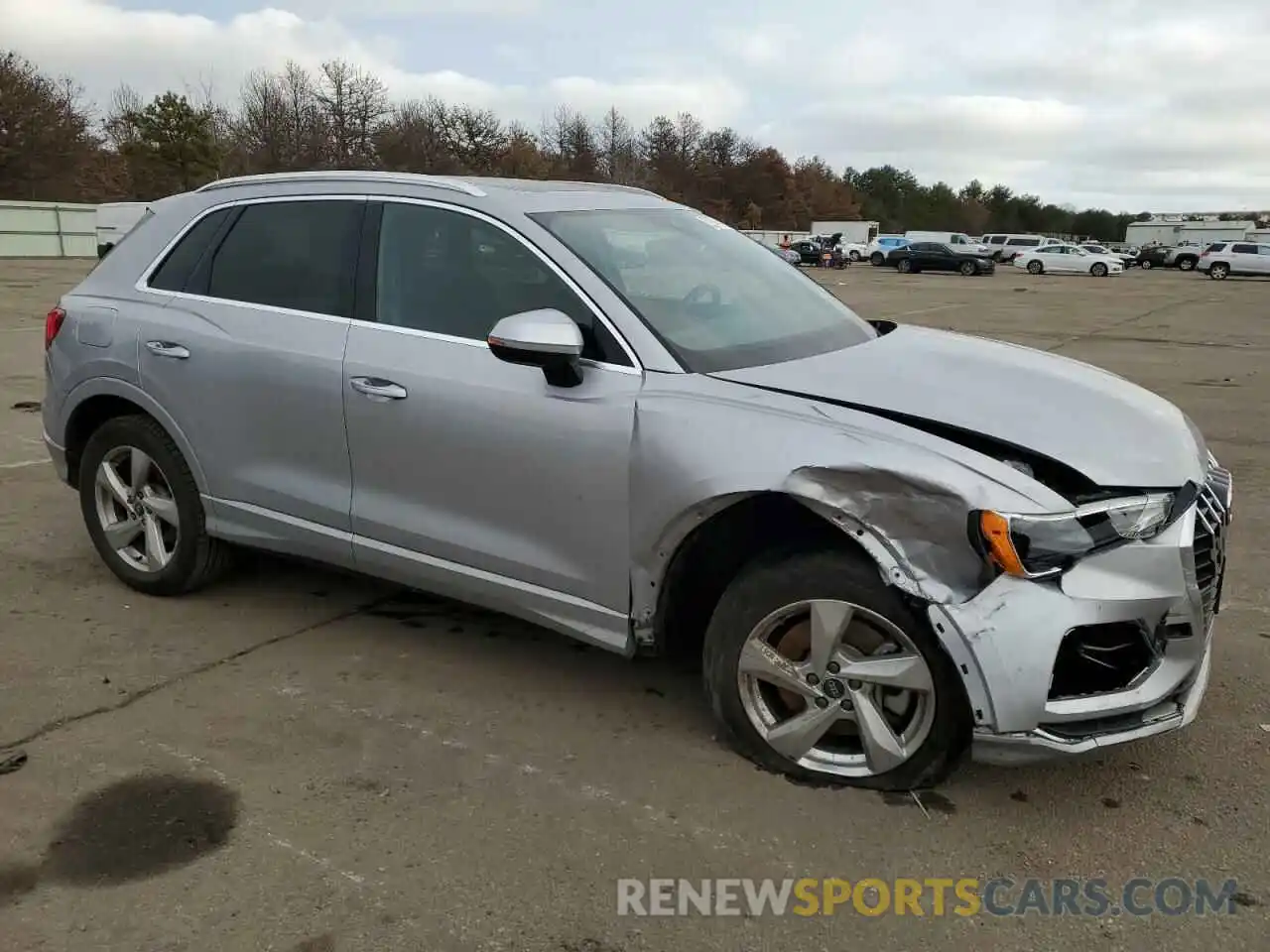 4 Photograph of a damaged car WA1AUCF31M1128334 AUDI Q3 2021