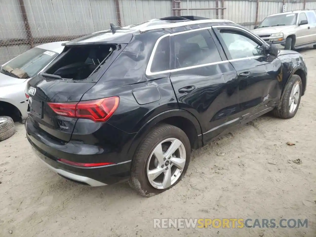 4 Photograph of a damaged car WA1AUCF32M1095554 AUDI Q3 2021