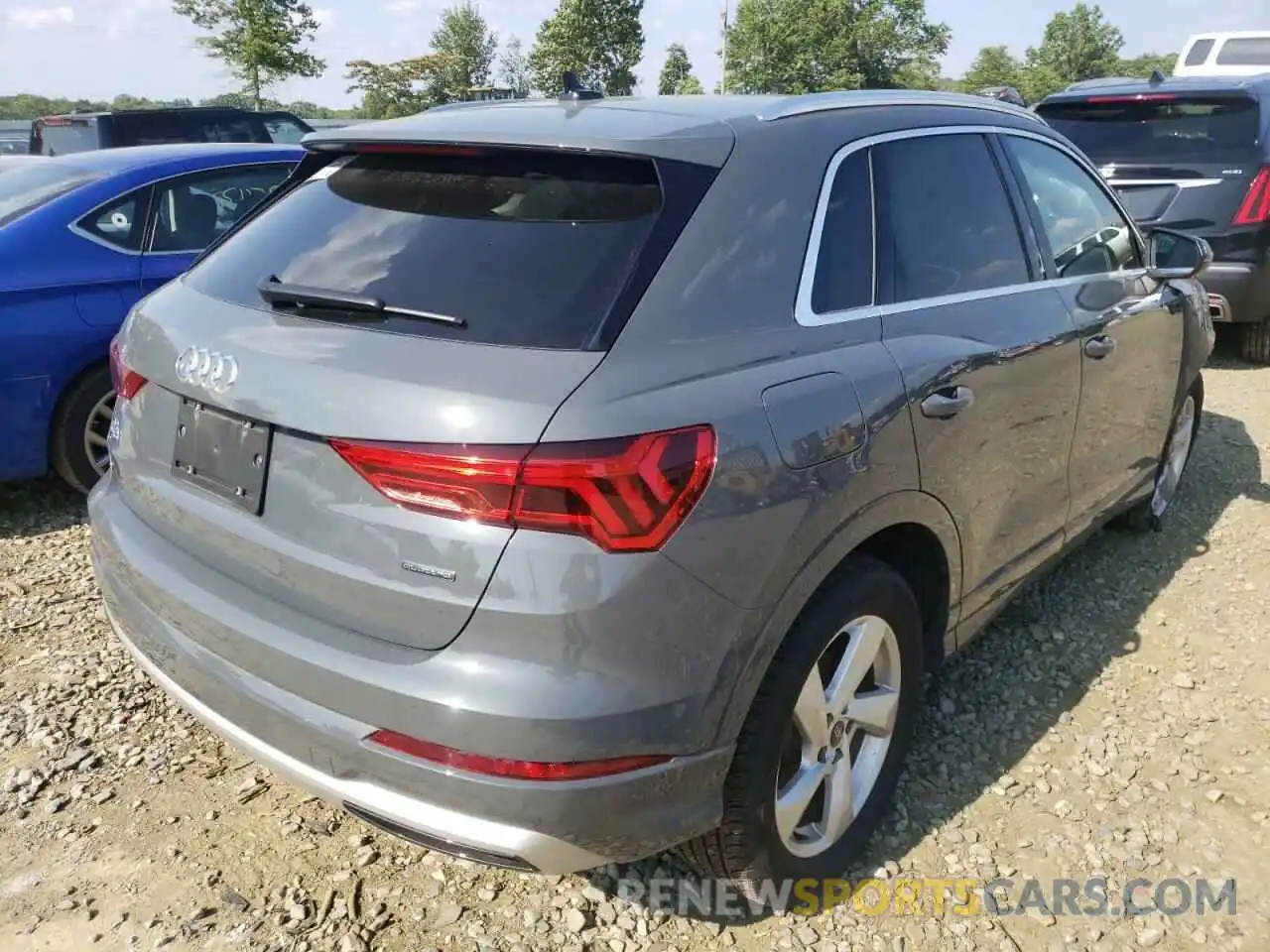 4 Photograph of a damaged car WA1AUCF32M1136443 AUDI Q3 2021