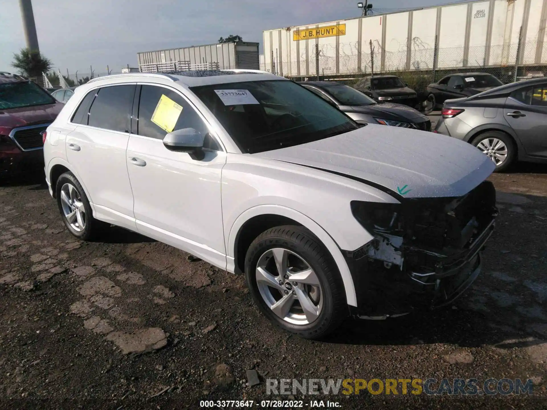 1 Photograph of a damaged car WA1AUCF33M1077080 AUDI Q3 2021