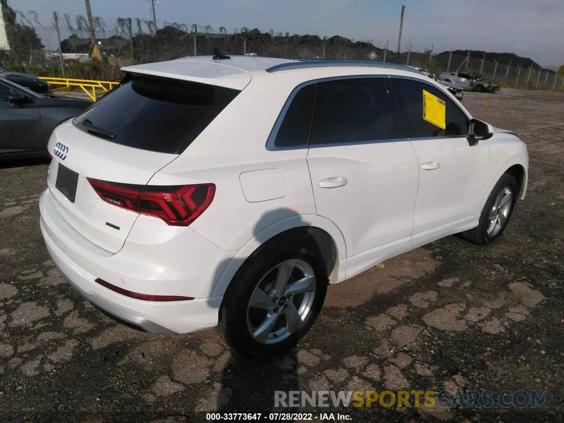 4 Photograph of a damaged car WA1AUCF33M1077080 AUDI Q3 2021