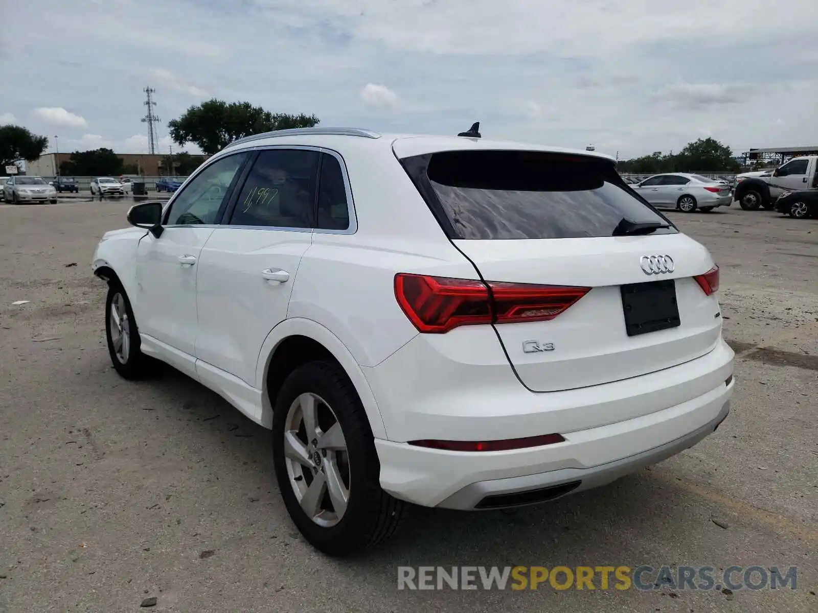 3 Photograph of a damaged car WA1AUCF34M1068579 AUDI Q3 2021