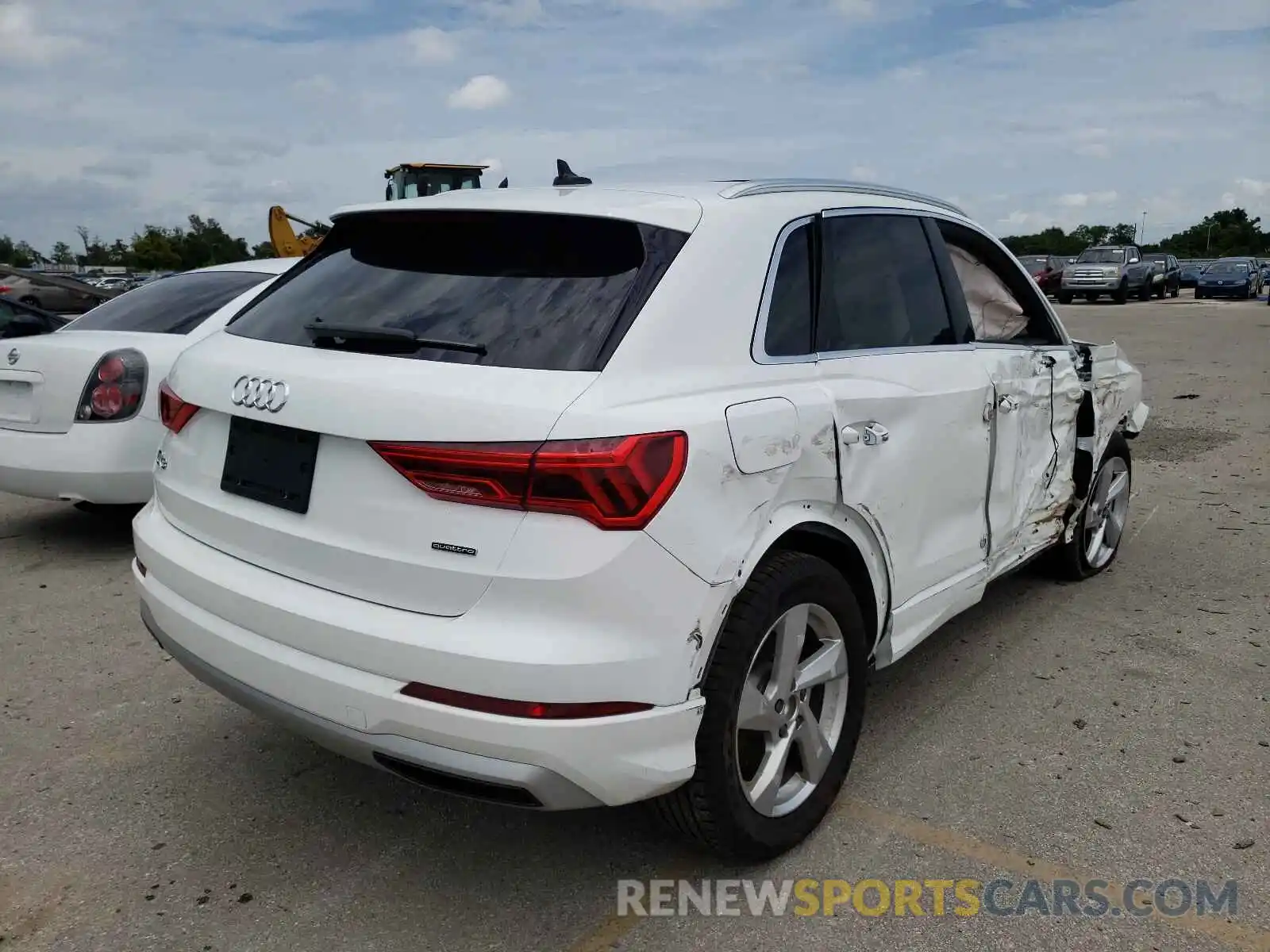 4 Photograph of a damaged car WA1AUCF34M1068579 AUDI Q3 2021