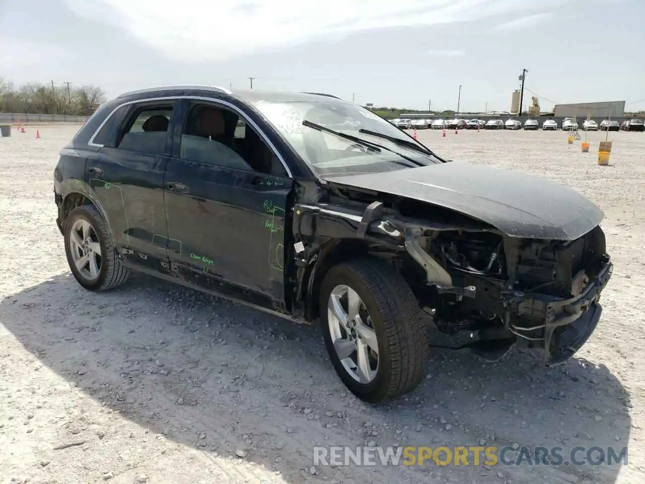 4 Photograph of a damaged car WA1AUCF34M1077153 AUDI Q3 2021