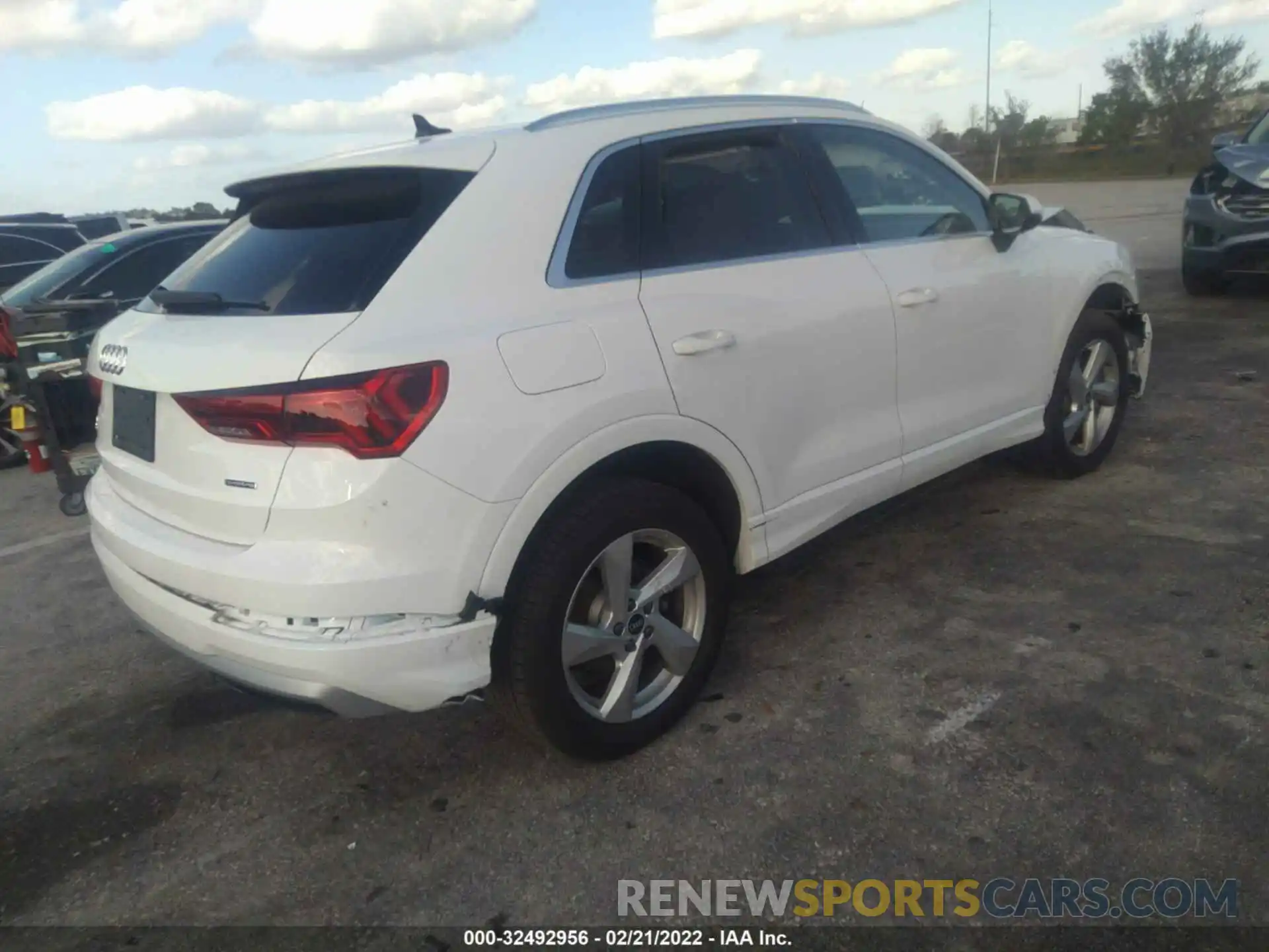 4 Photograph of a damaged car WA1AUCF34M1100351 AUDI Q3 2021