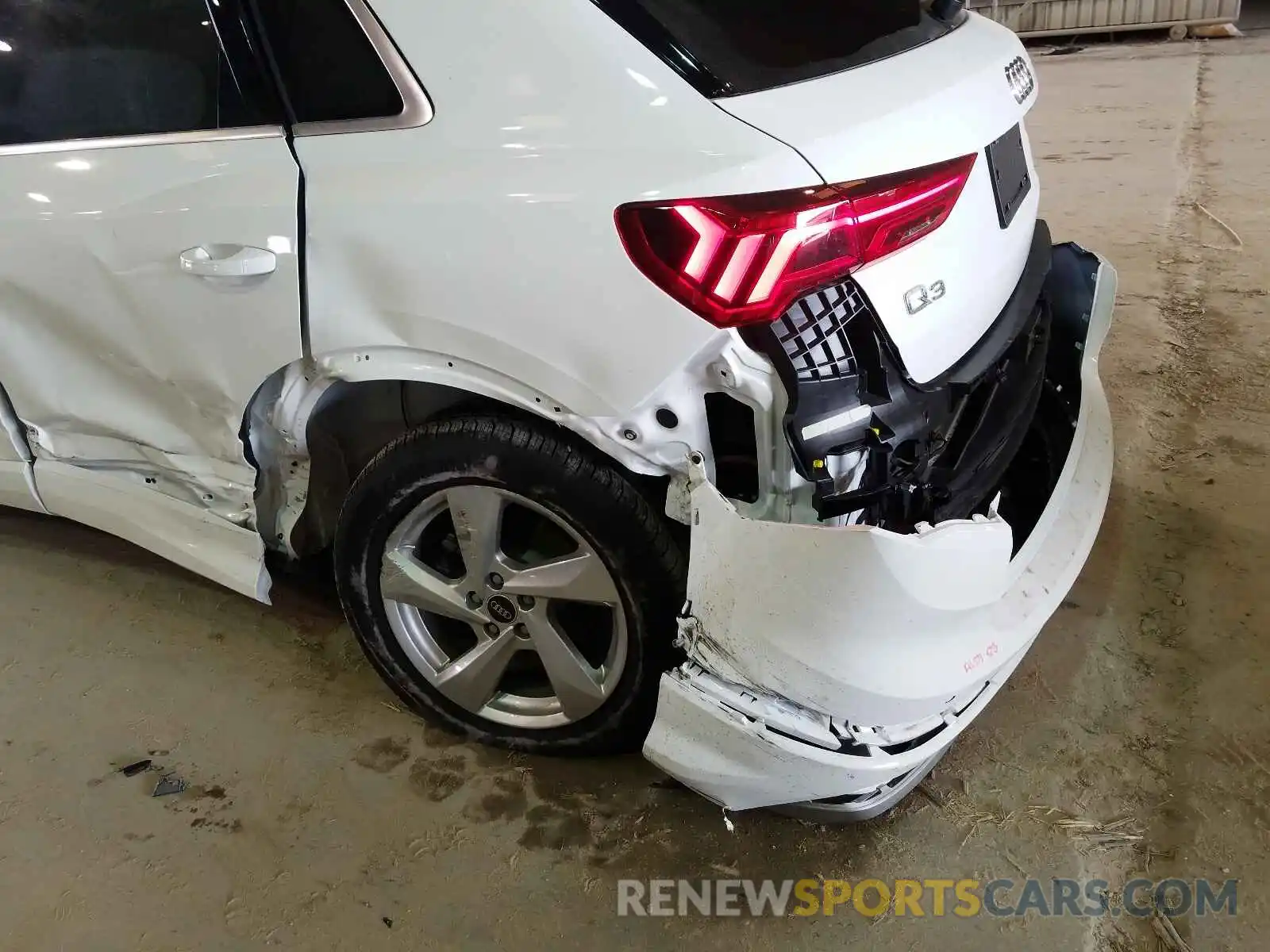 9 Photograph of a damaged car WA1AUCF35M1080336 AUDI Q3 2021