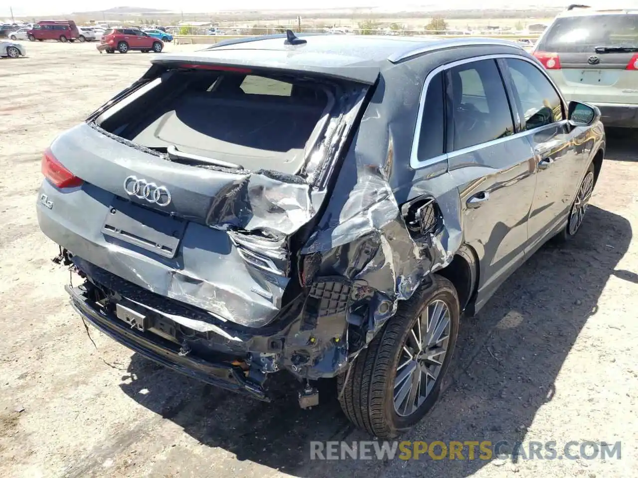 4 Photograph of a damaged car WA1AUCF35M1082653 AUDI Q3 2021