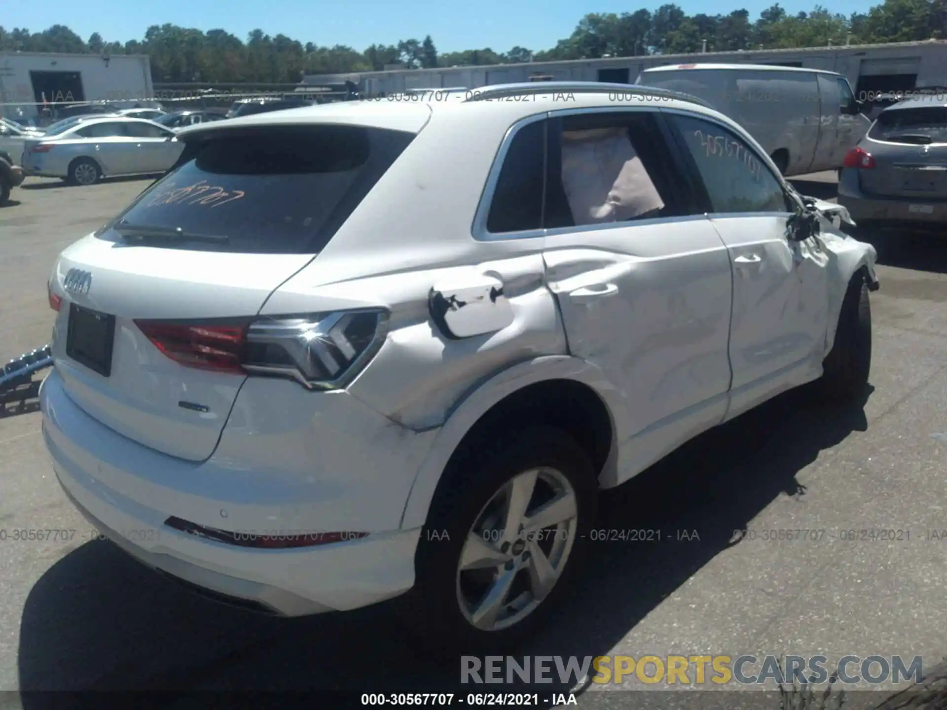 4 Photograph of a damaged car WA1AUCF35M1133052 AUDI Q3 2021