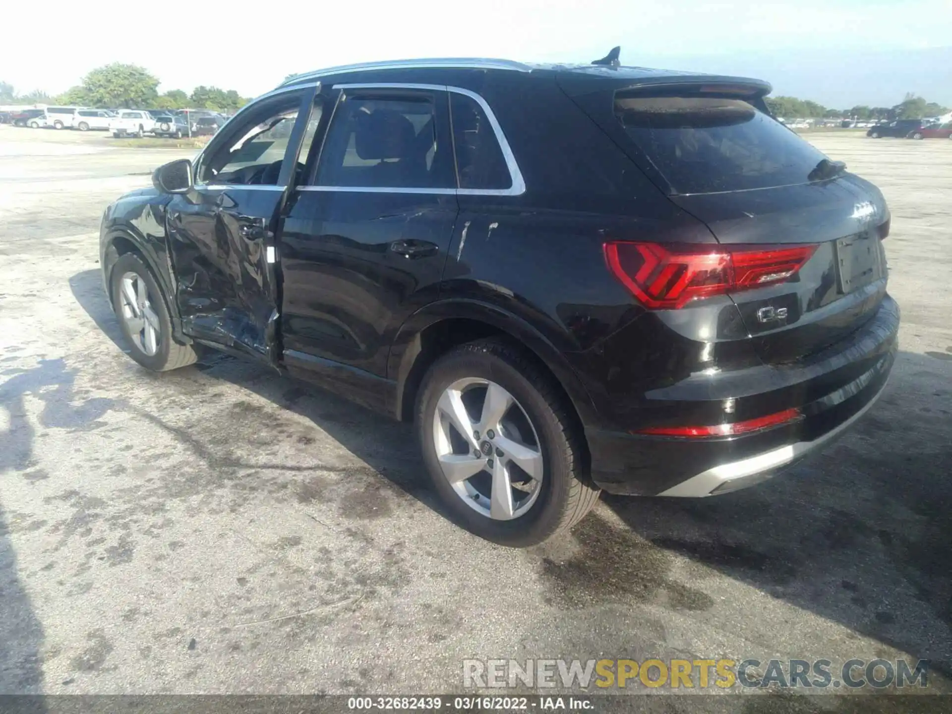 3 Photograph of a damaged car WA1AUCF36M1062251 AUDI Q3 2021