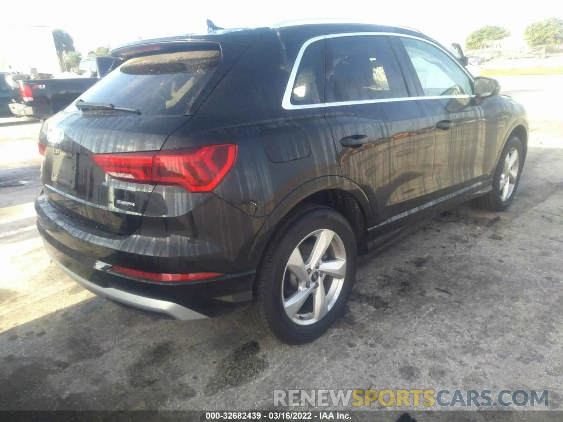 4 Photograph of a damaged car WA1AUCF36M1062251 AUDI Q3 2021