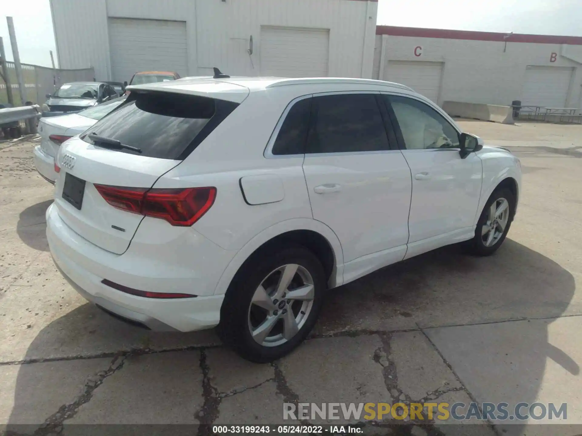 4 Photograph of a damaged car WA1AUCF36M1089885 AUDI Q3 2021