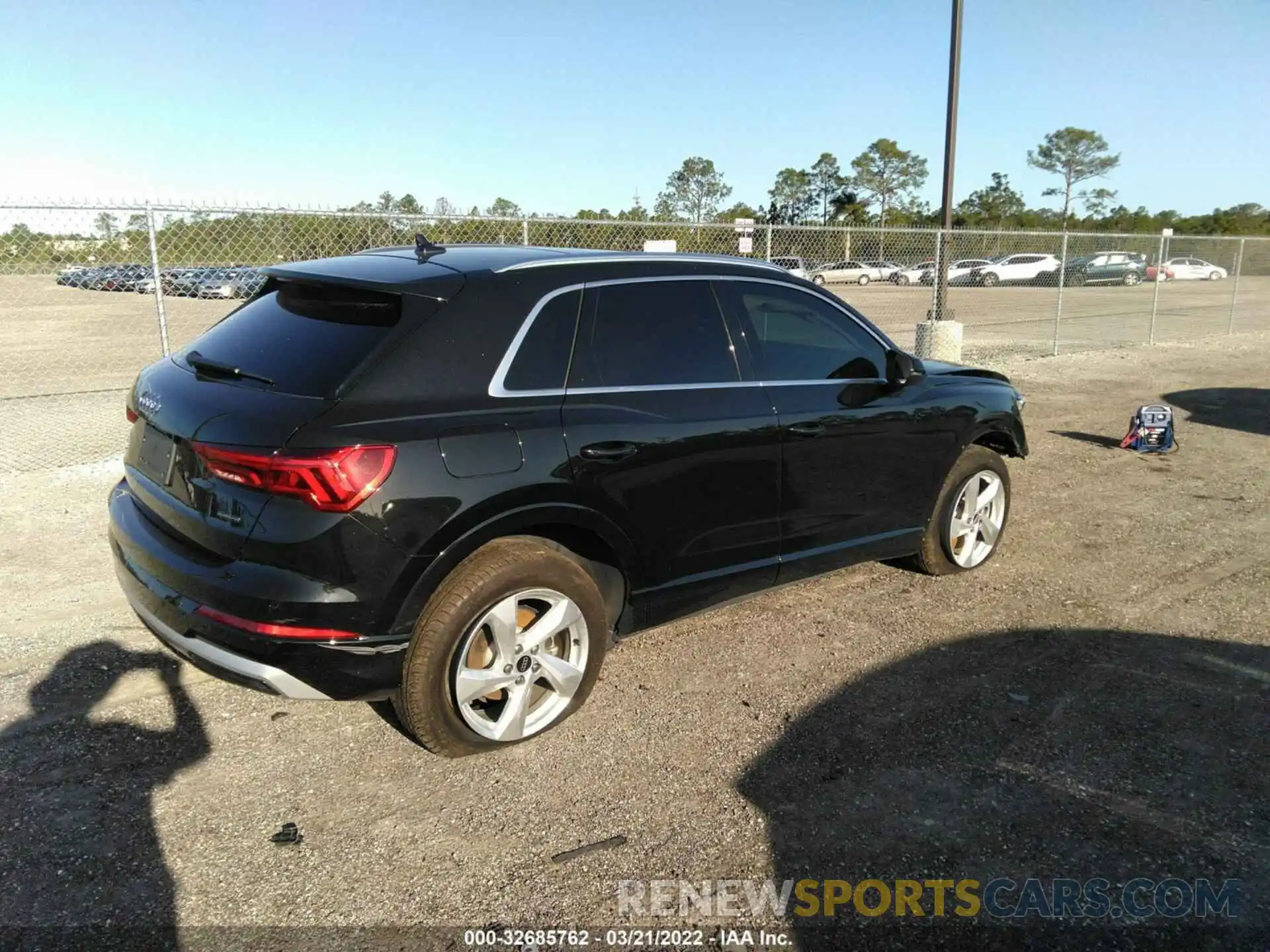 4 Photograph of a damaged car WA1AUCF37M1086218 AUDI Q3 2021