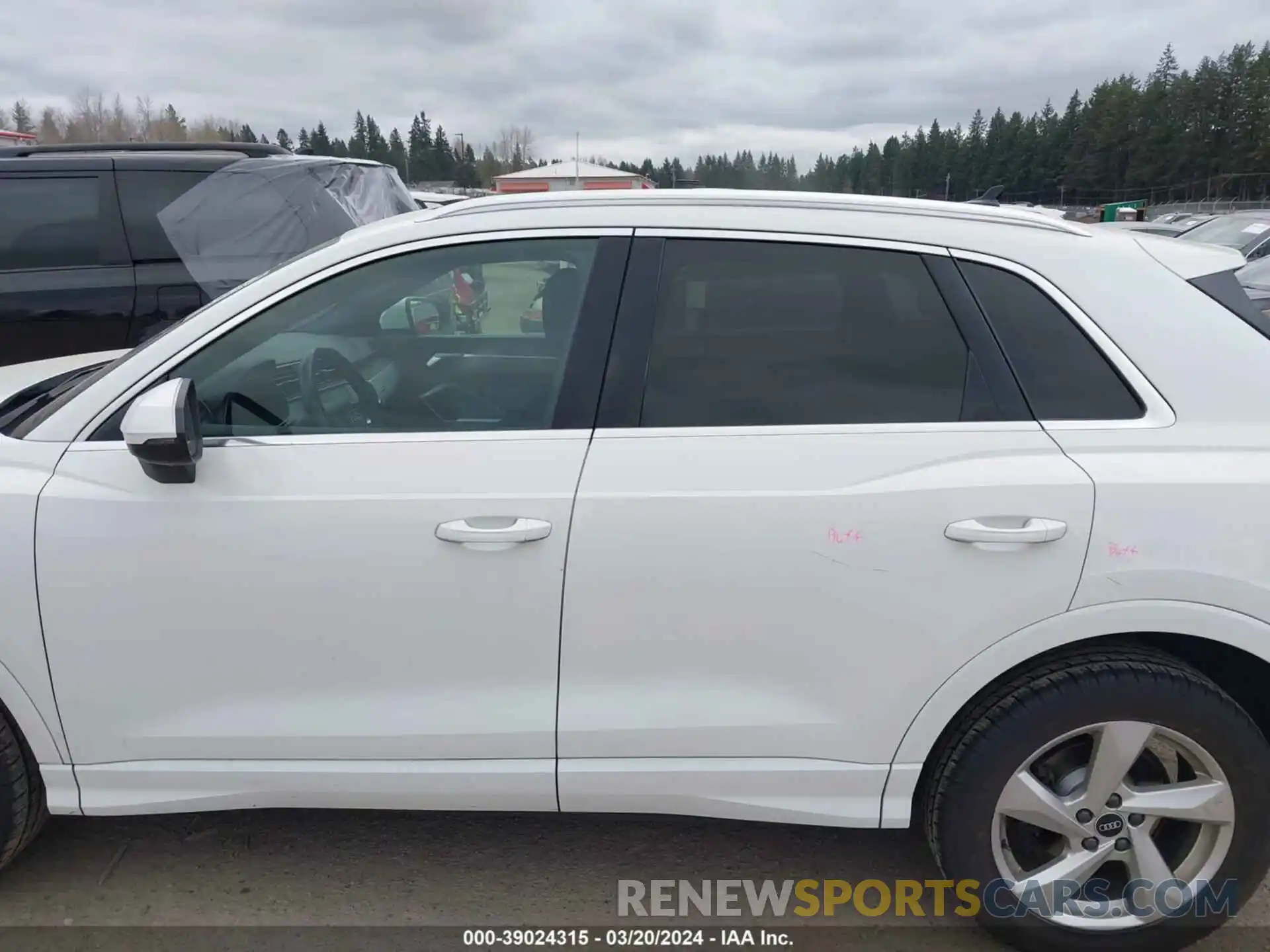 15 Photograph of a damaged car WA1AUCF37M1095260 AUDI Q3 2021